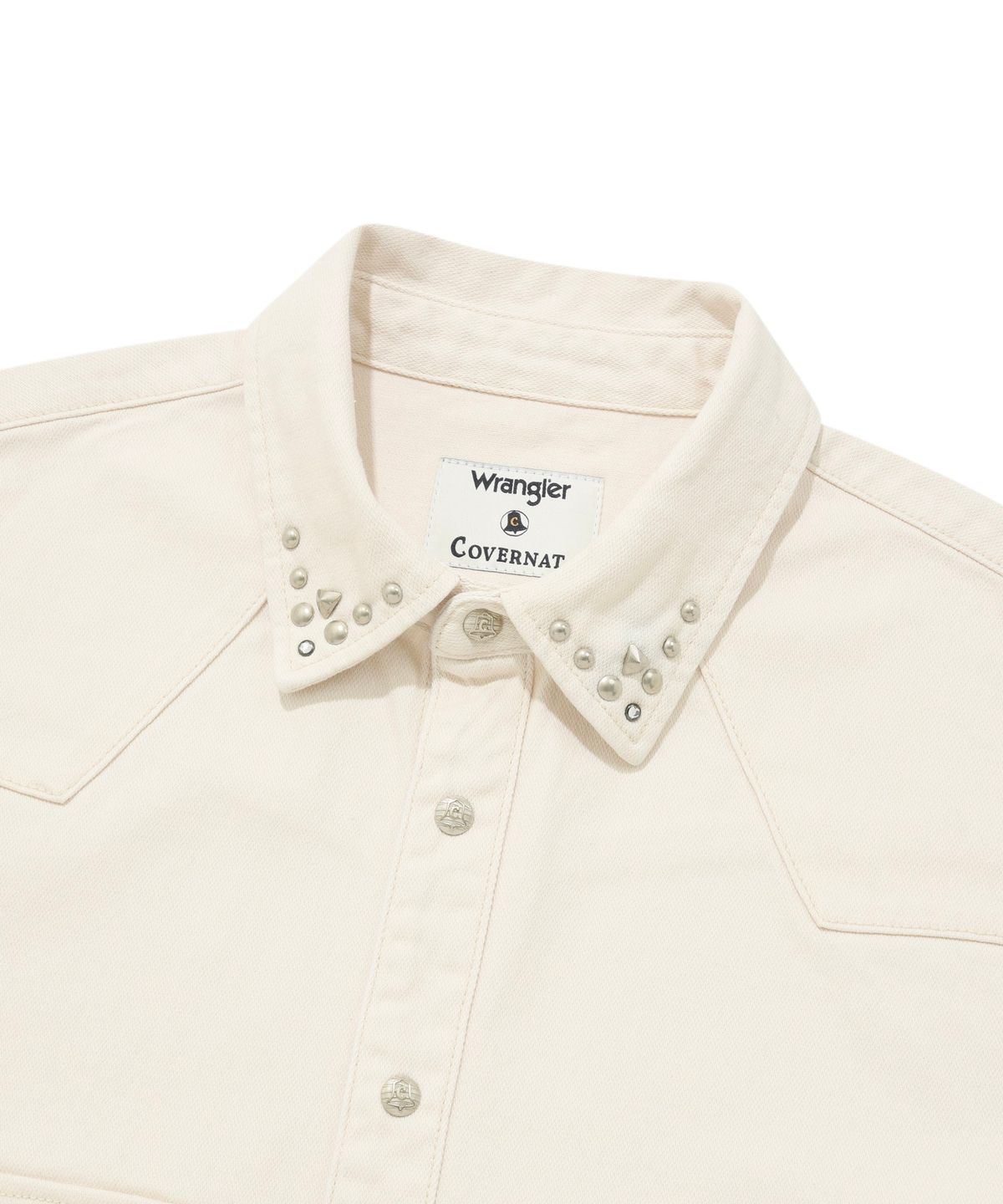 커버낫(COVERNAT) [COVERNAT X WRANGLER] 카라 스터드 데님 셔츠 아이보리
