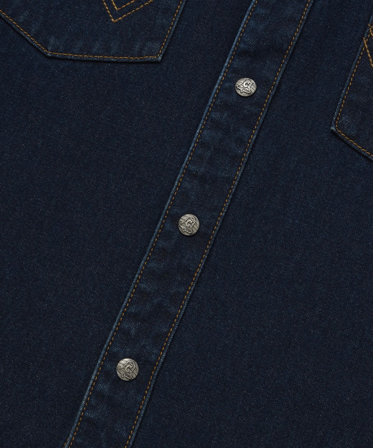 커버낫(COVERNAT) [COVERNAT X WRANGLER] 카라 스터드 데님 셔츠 인디고 로우