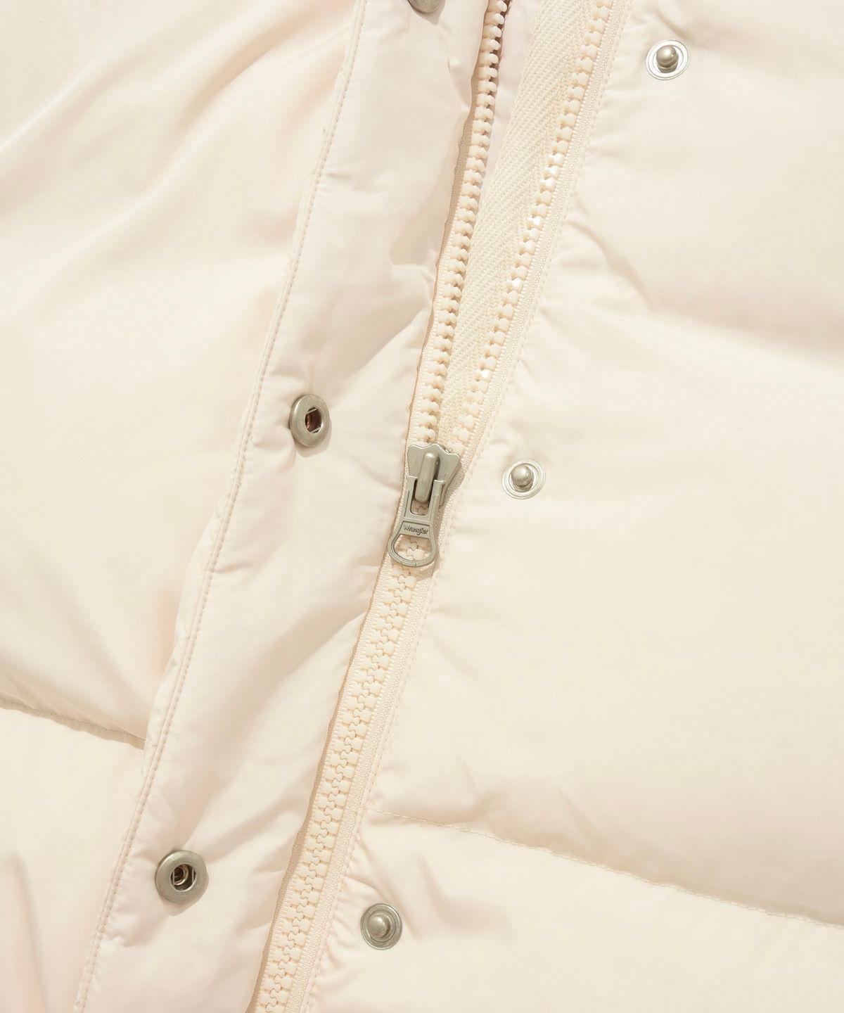 커버낫(COVERNAT) [COVERNAT X WRANGLER] 하이넥 콜라보 아트웍 덕 다운 아이보리