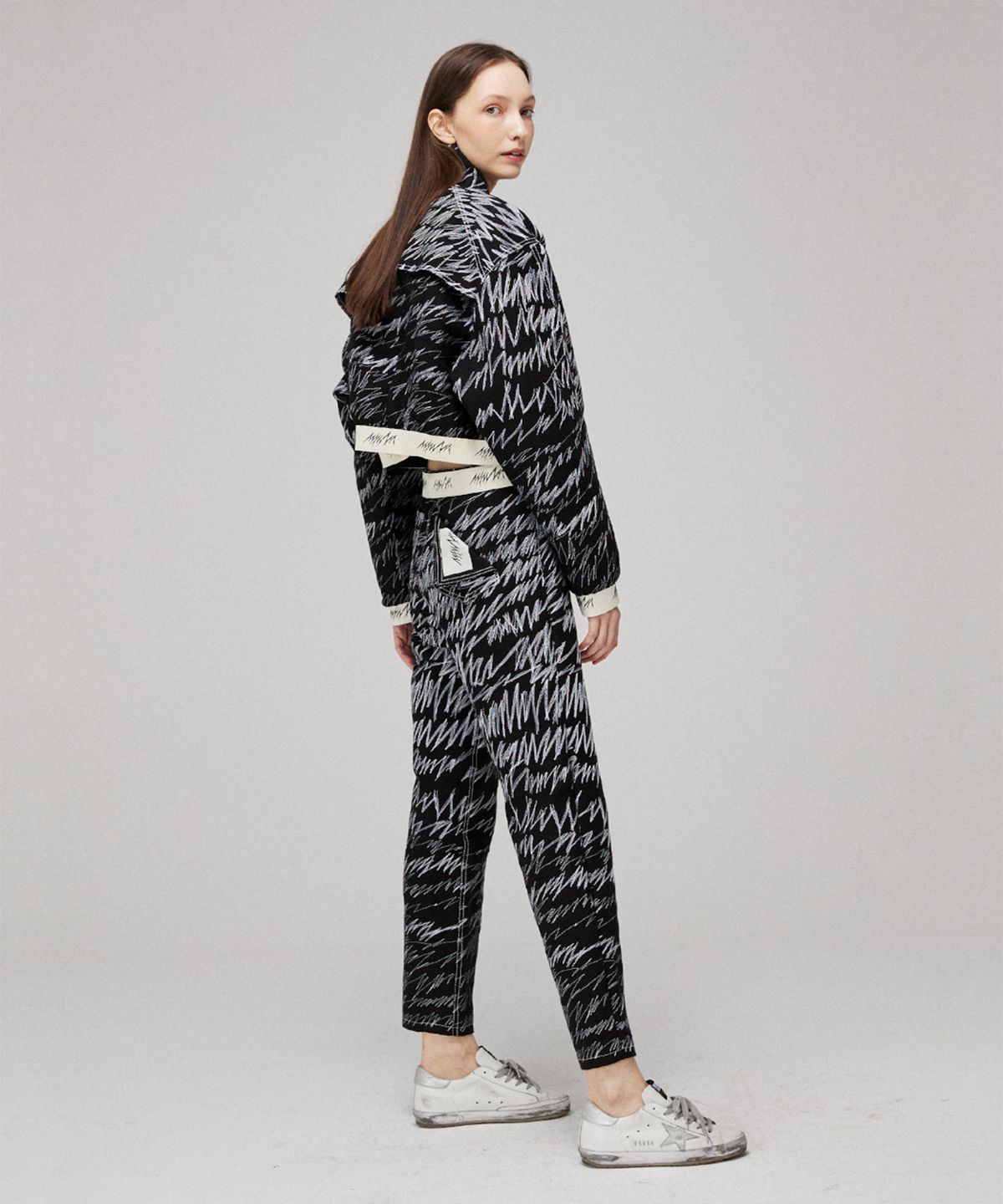 므아므(MMAM) Signature scribble stitch logo band pants