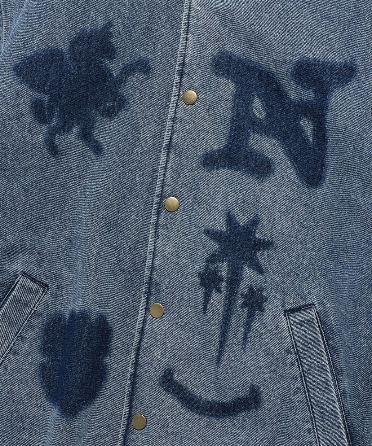 나이스고스트클럽(NICEGHOSTCLUB) WASHED EMBLEM DENIM VARSITY JACKET_BLUE(NG2DFUD110A)