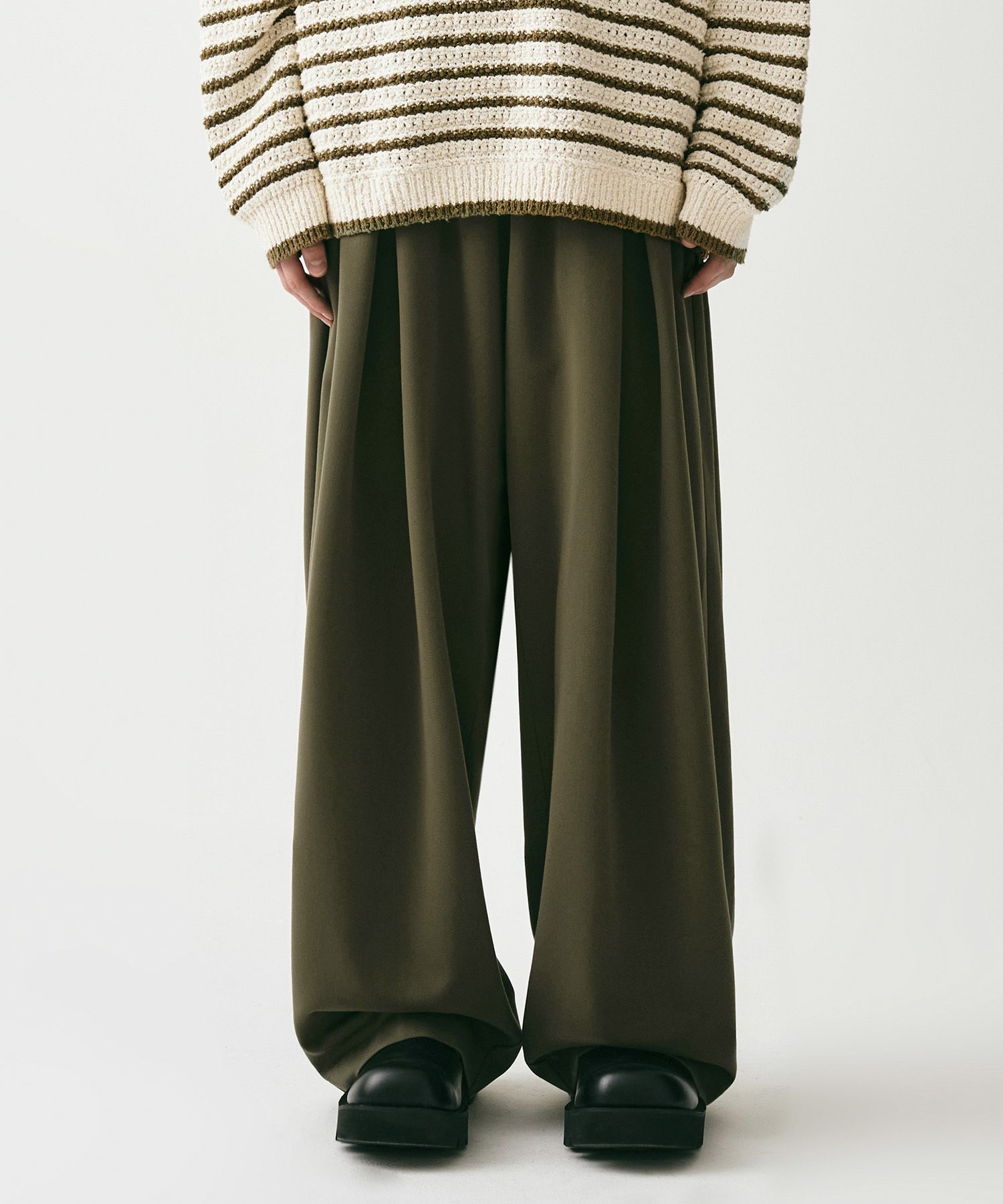 【THE MOZZ】Matte Banding Pintuck Pants Women's Kinetic Pintuck Pant – Ministry of Supply