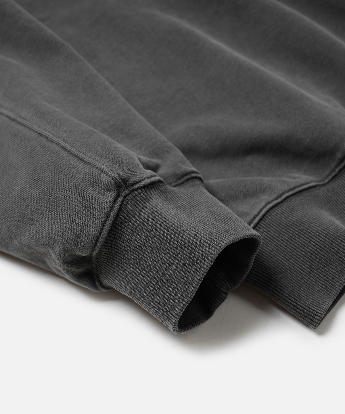프리즘웍스(FRIZMWORKS) PIGMENT DYEING MIL SWEATSHIRT _ CHARCOAL