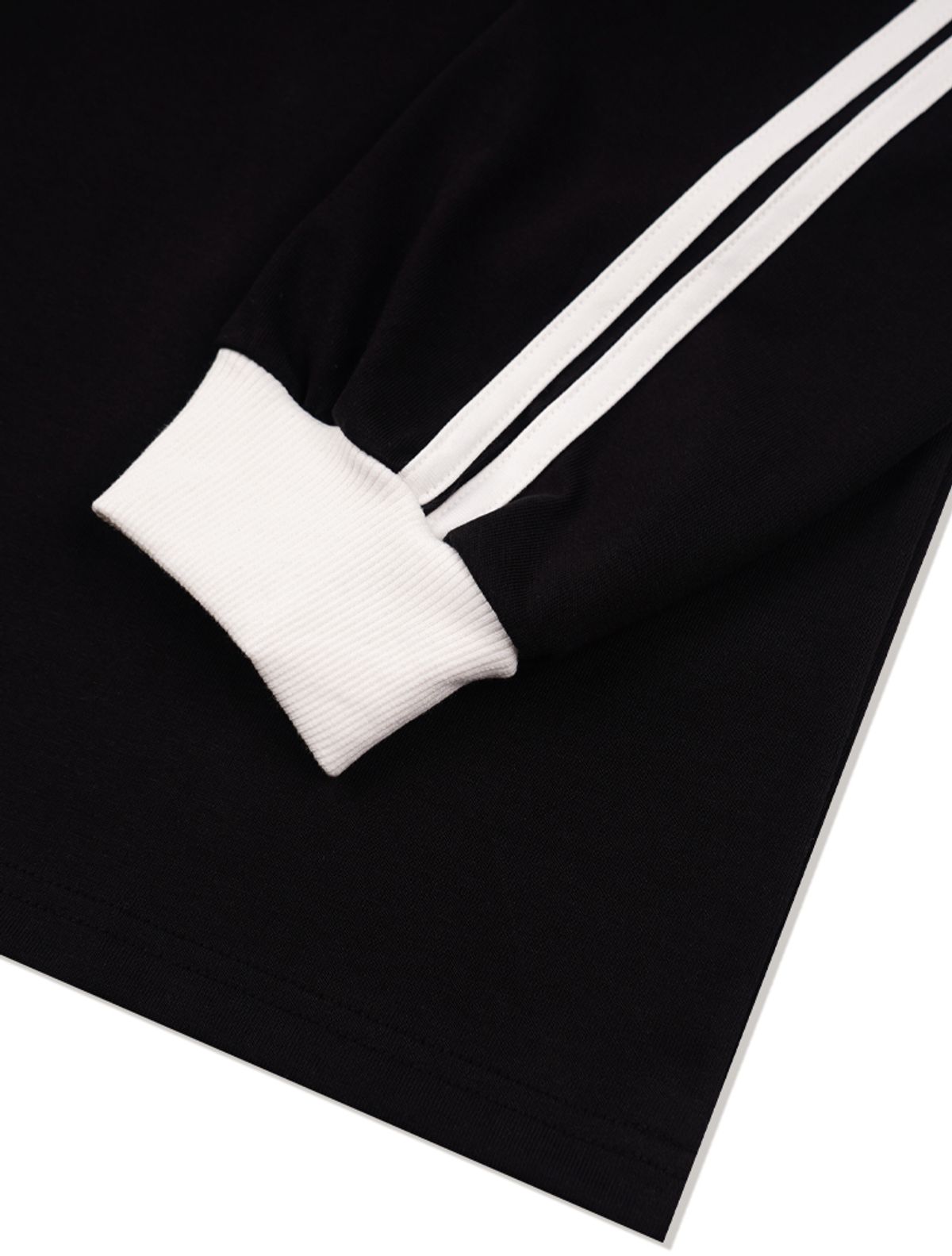 라 메종 스튜디오(LA MAISON STUDIO) UNISEX 르리스 라글란 라인배색 롱 슬리브 블랙화이트(FCD3TS801M)