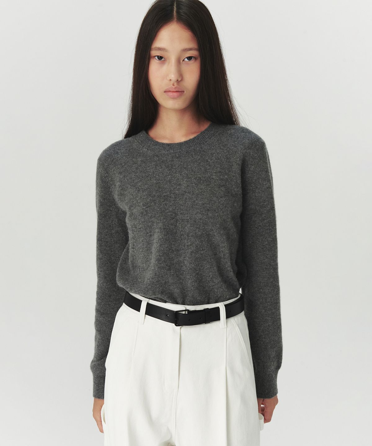 르바(LEVAR) Essential Wool Round Knit - Charcoal