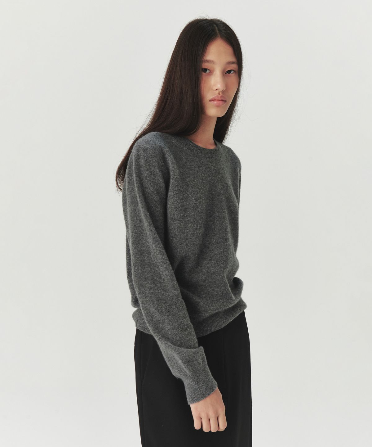 르바(LEVAR) Essential Wool Round Knit - Charcoal