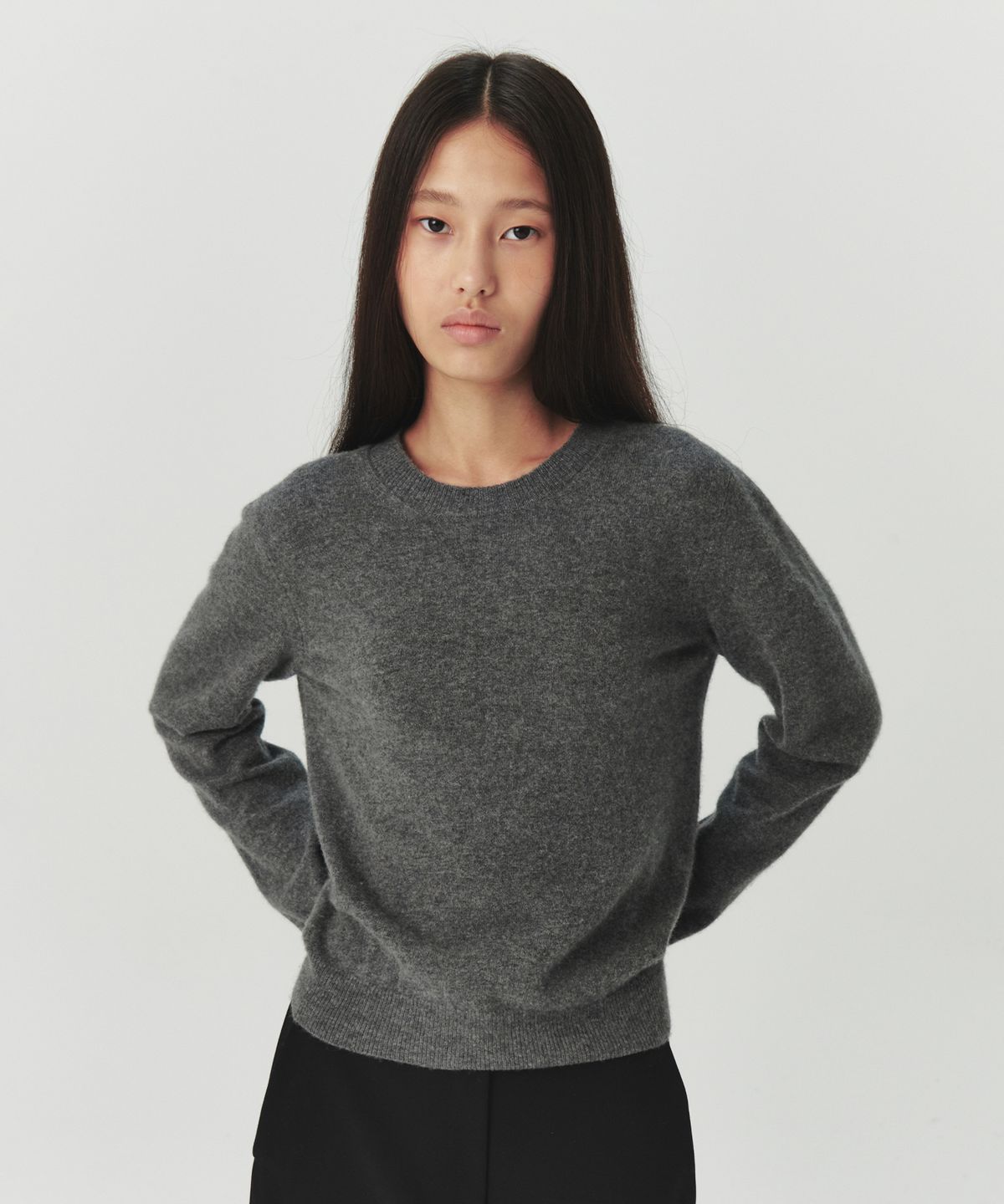 르바(LEVAR) Essential Wool Round Knit - Charcoal