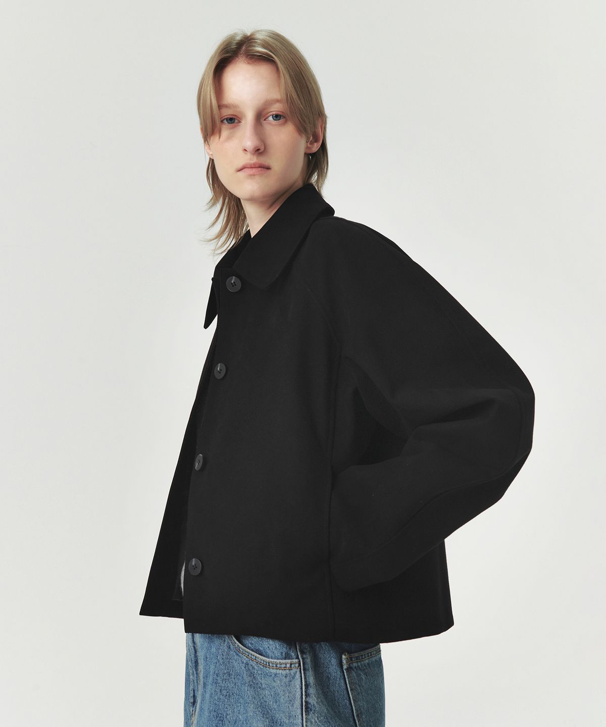 르바(LEVAR) Suede Button-Up Crop Jacket - Black