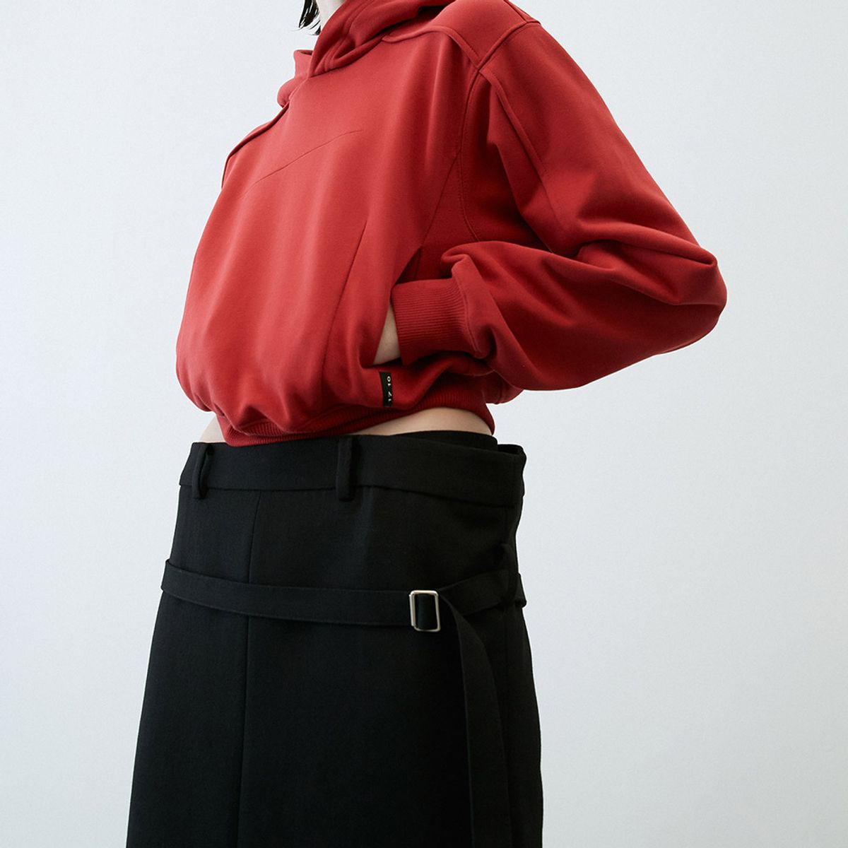 엘씨디씨티엠(LCDC™) TEXTURED TWILL UNBLANCED POCKET SKIRT