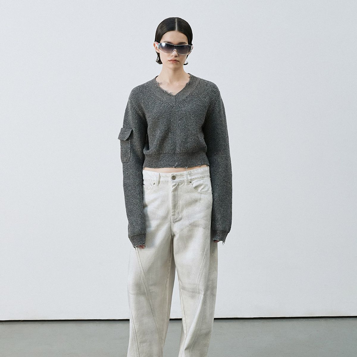 엘씨디씨티엠(LCDC™) DESTRESSED V-NECK SWEATER