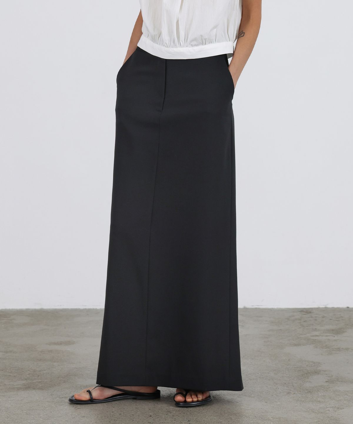 르바(LEVAR) Straight Maxi Skirt - Black