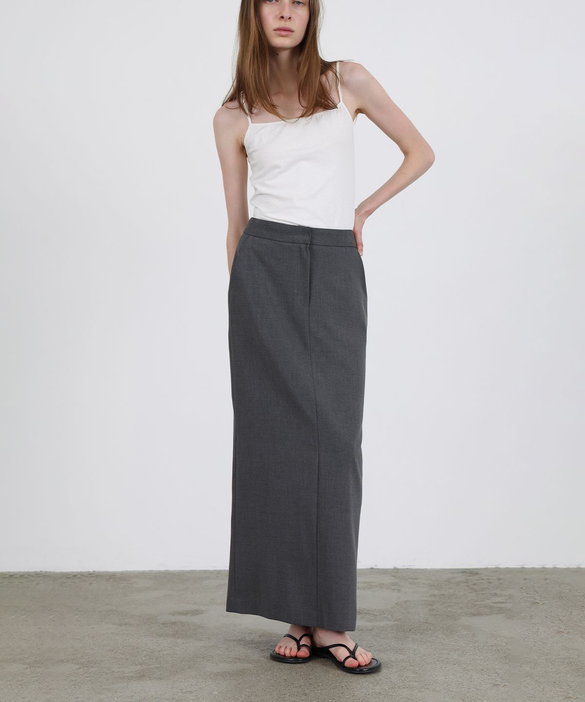 르바(LEVAR) Straight Maxi Skirt - Charcoal