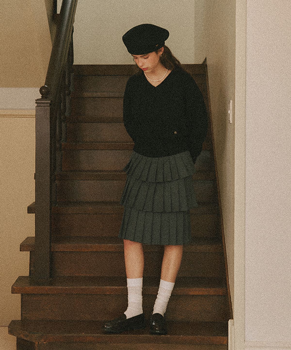 론론(RONRON) LAYERED PLEATS SKIRT CHARCOAL GREY