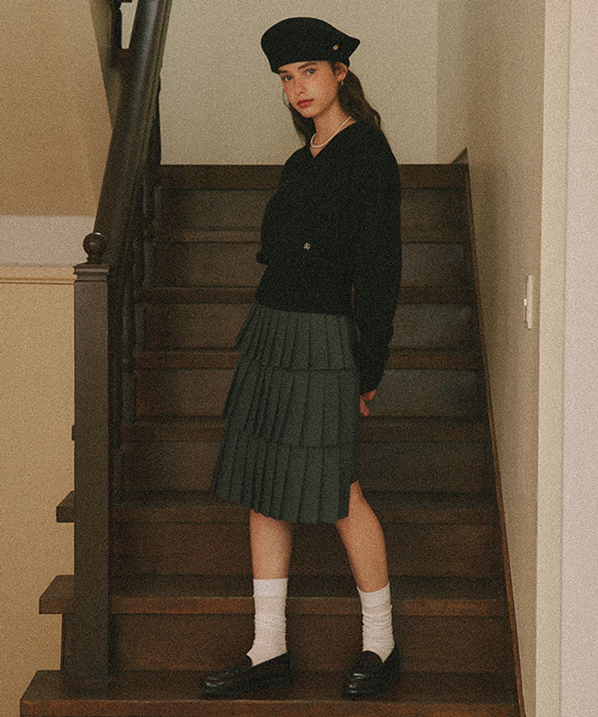 론론(RONRON) LAYERED PLEATS SKIRT CHARCOAL GREY