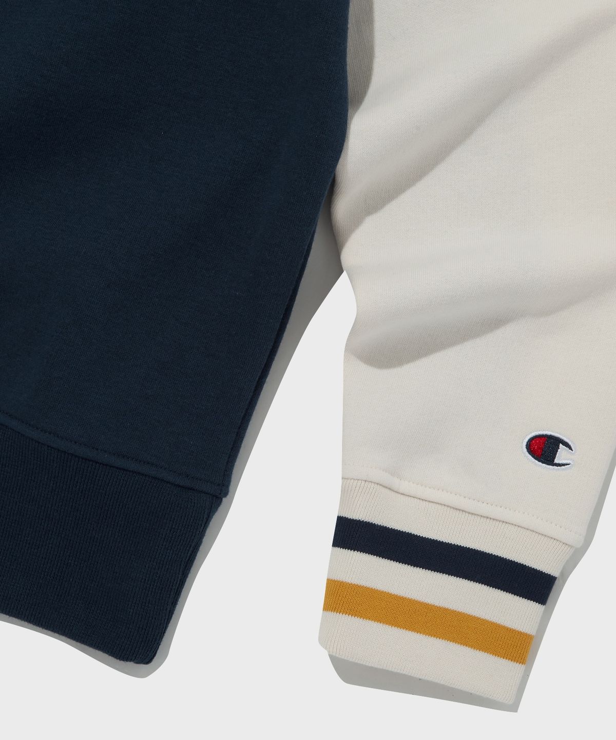 챔피온(CHAMPION) 컬러 블록 브이넥 스웨트셔츠 Normal Navy