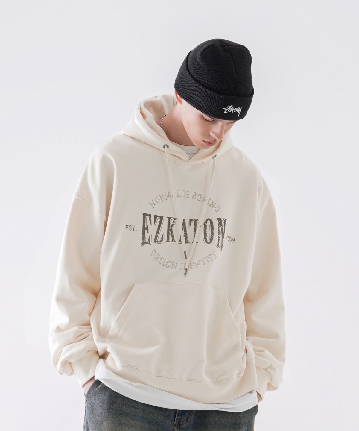 에즈카톤(EZKATON) 아이덴티티 헤비코튼 후드 크림그레이 KMHD6725