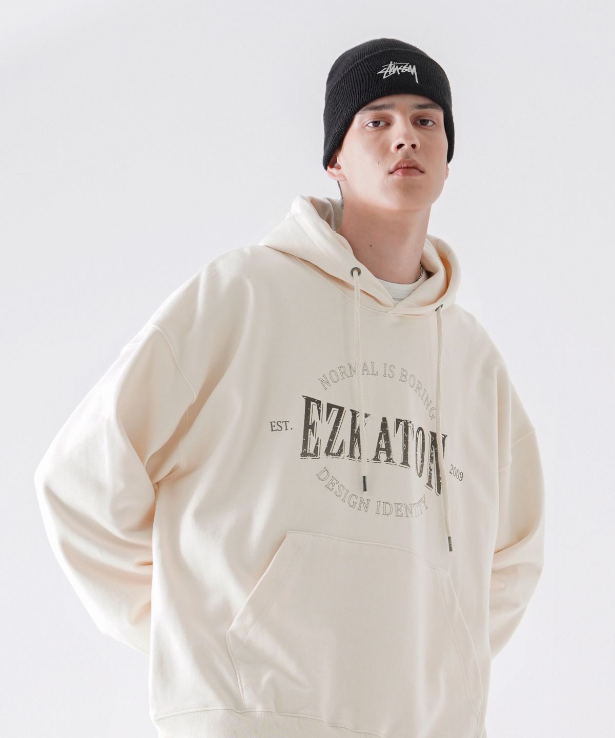 에즈카톤(EZKATON) 아이덴티티 헤비코튼 후드 크림그레이 KMHD6725