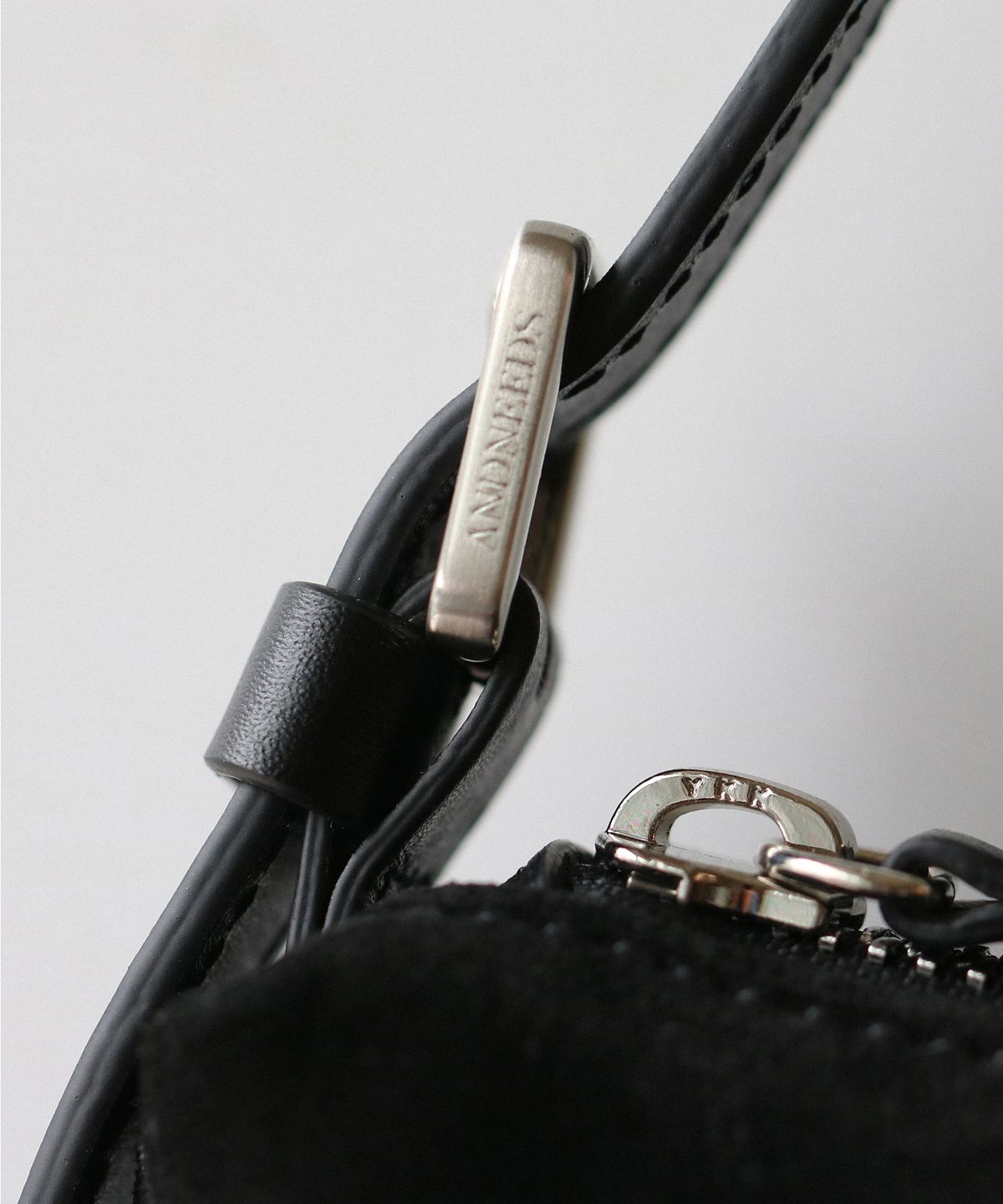 앤니즈(ANDNEEDS) Suede shoulder bag (black)