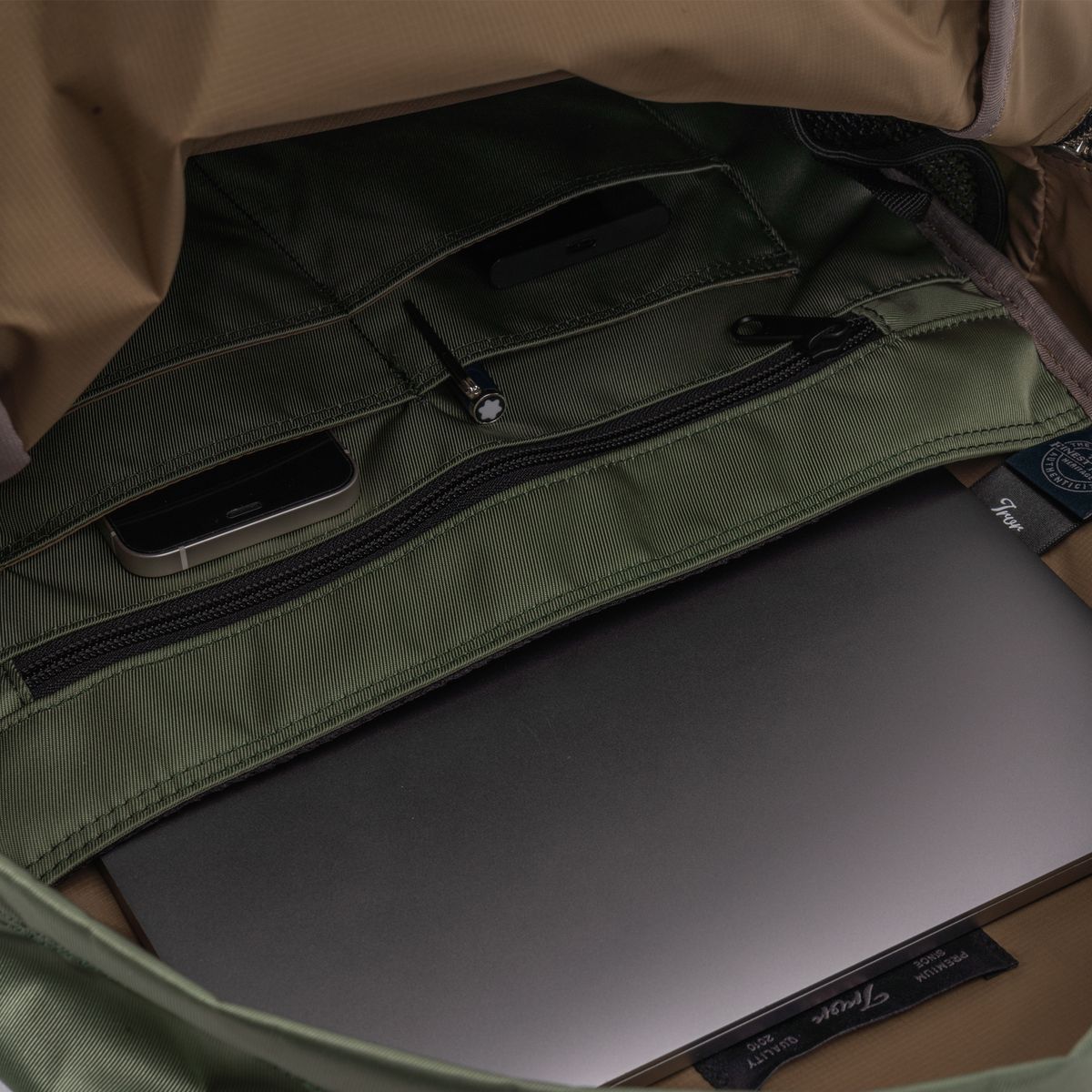 티알브이알(TRVR) Staple Daypack Olive
