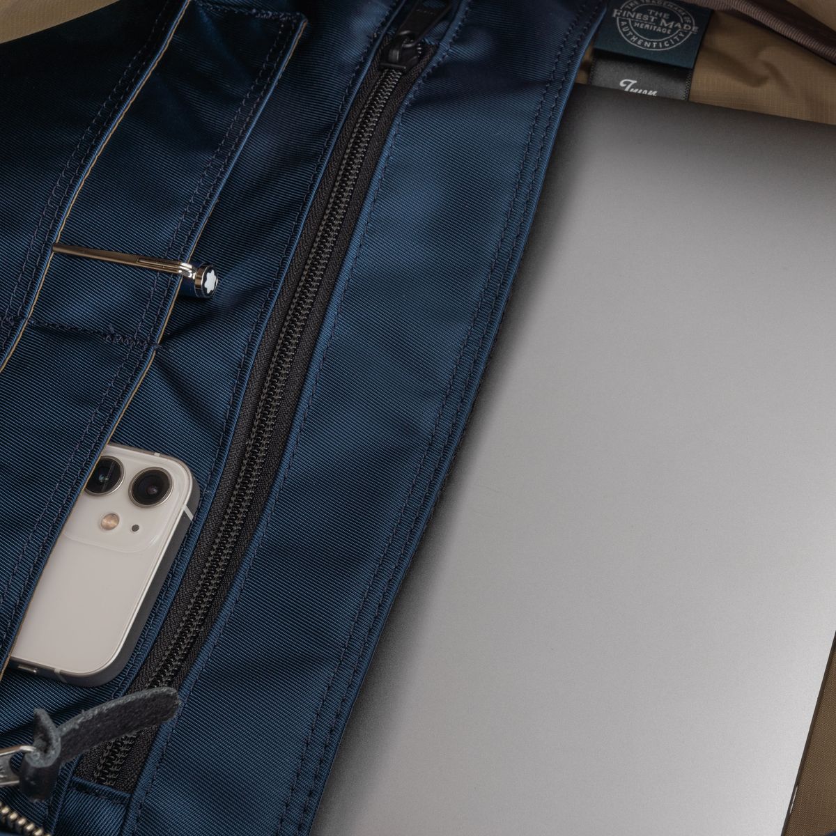 티알브이알(TRVR) Staple Daypack Navy