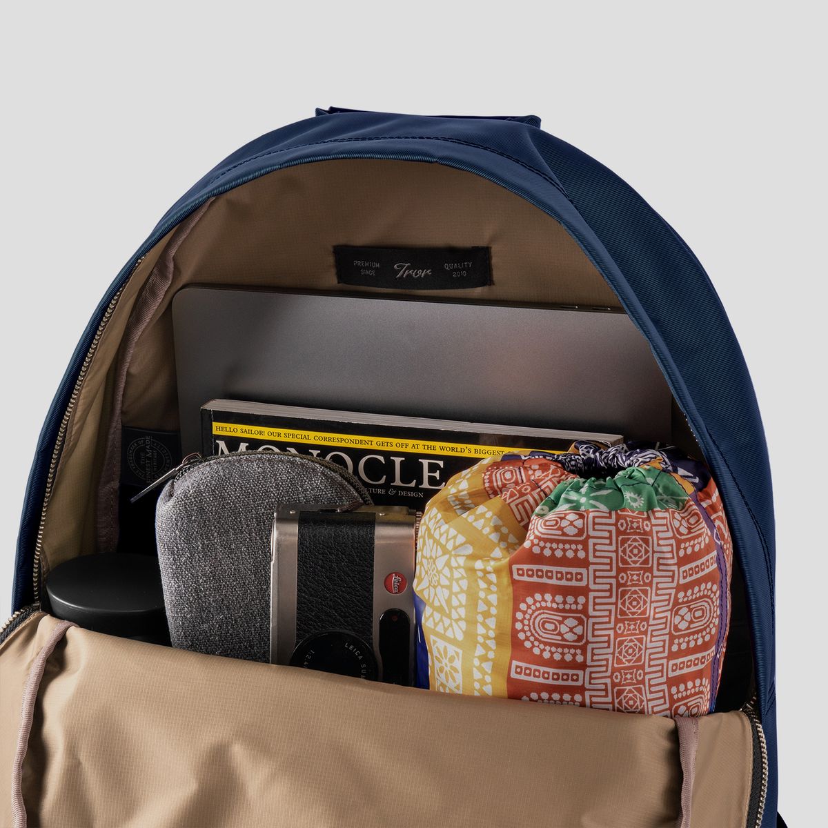 티알브이알(TRVR) Staple Daypack Navy