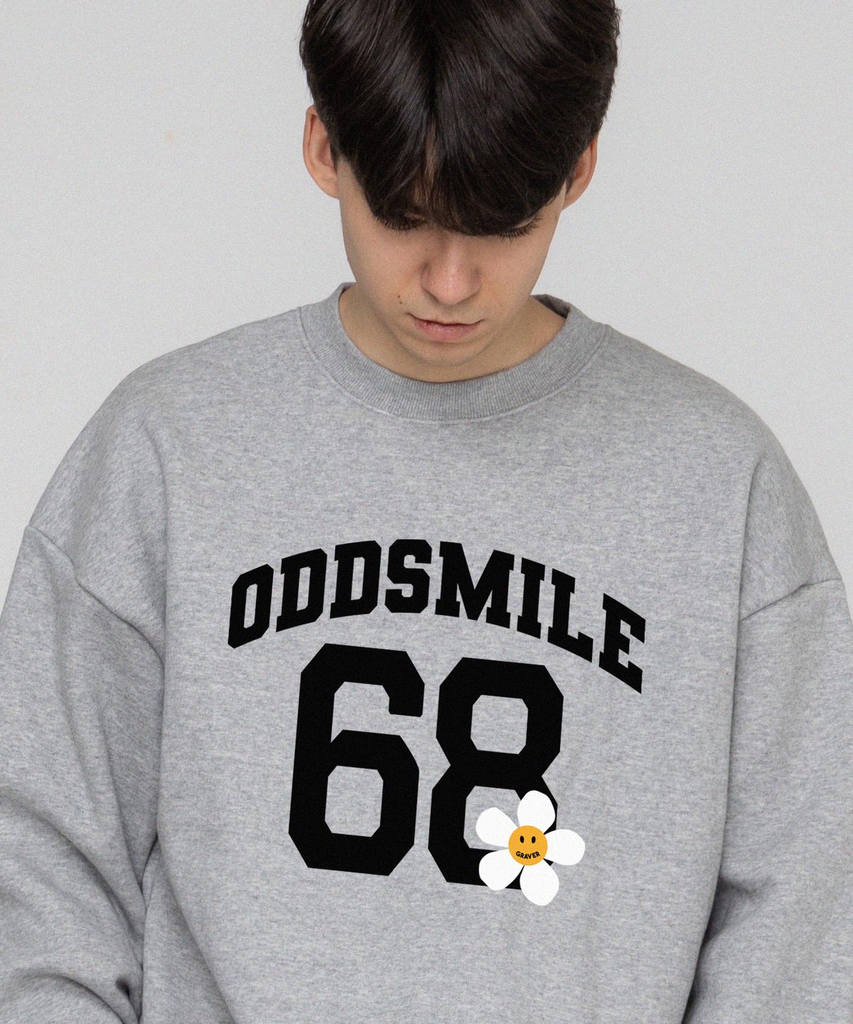 그레이버(GRAVER) [UNISEX]ODDSMILE 68 플라워스마일 맨투맨_그레이