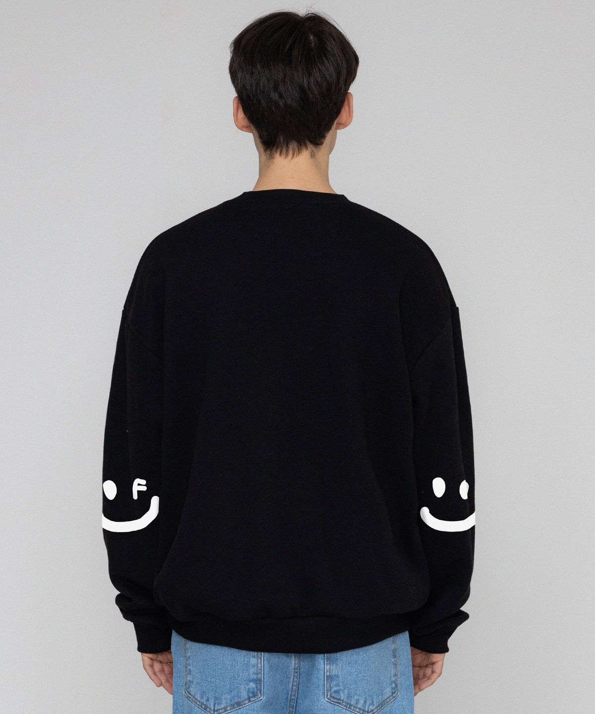 그레이버(GRAVER) [UNISEX]엘보우 스마일드로잉 맨투맨_블랙/화이트 로고