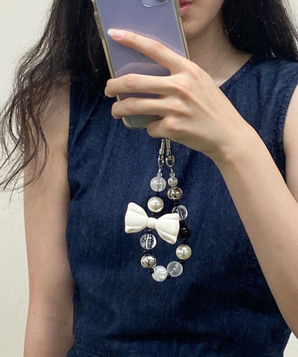 봉보(BONBEAU) Mellow big ribbon ball hand strap 봉보 멜로우 빅 리본 구슬 핸드 폰 가방 스트랩