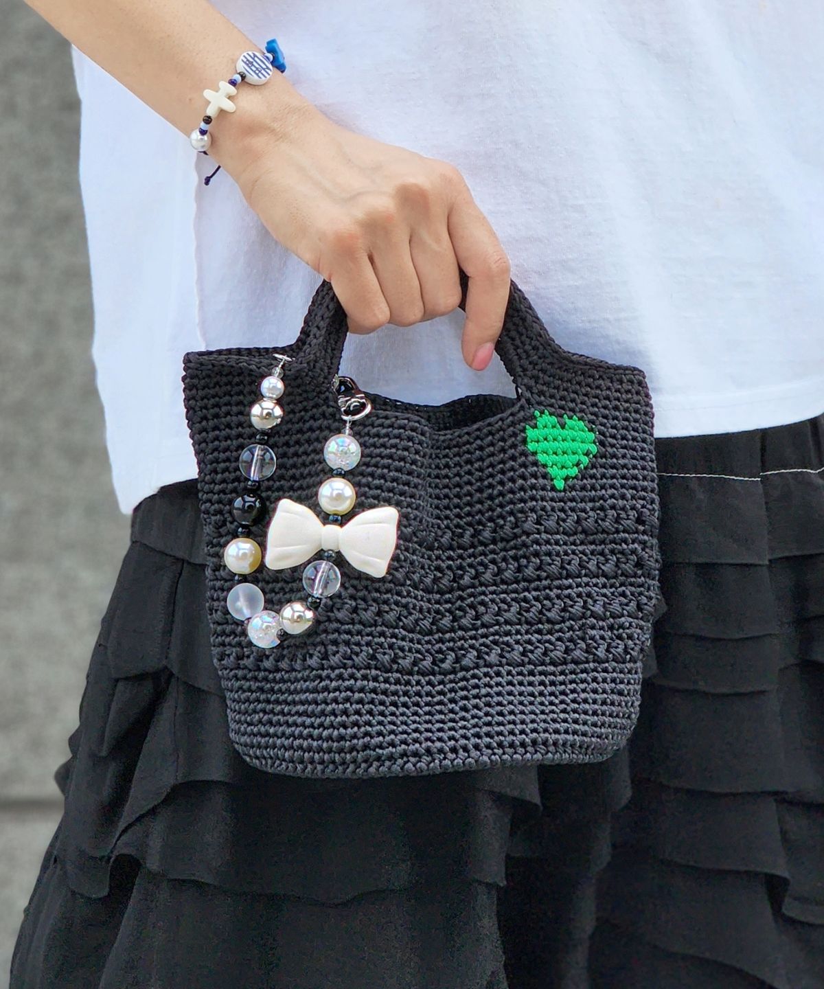 봉보(BONBEAU) Mellow big ribbon ball hand strap 봉보 멜로우 빅 리본 구슬 핸드 폰 가방 스트랩