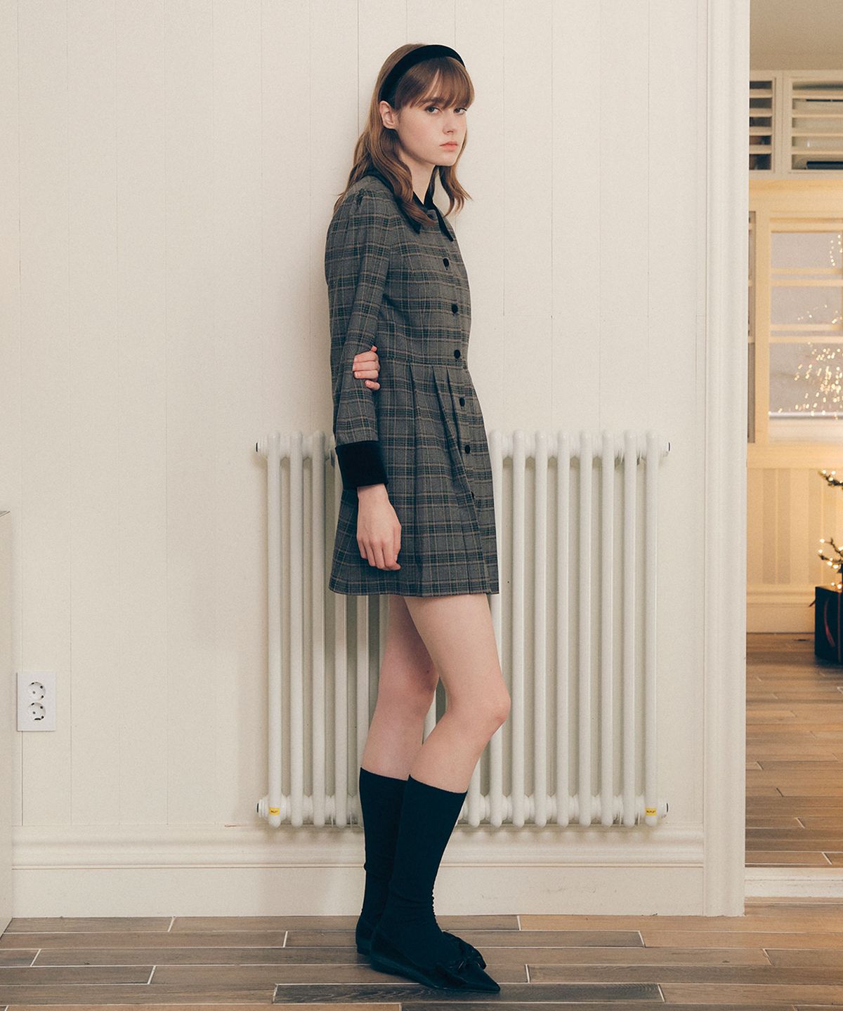 로라로라(ROLAROLA) CHECK COLLAR PLEATS ONE-PIECE GRAY