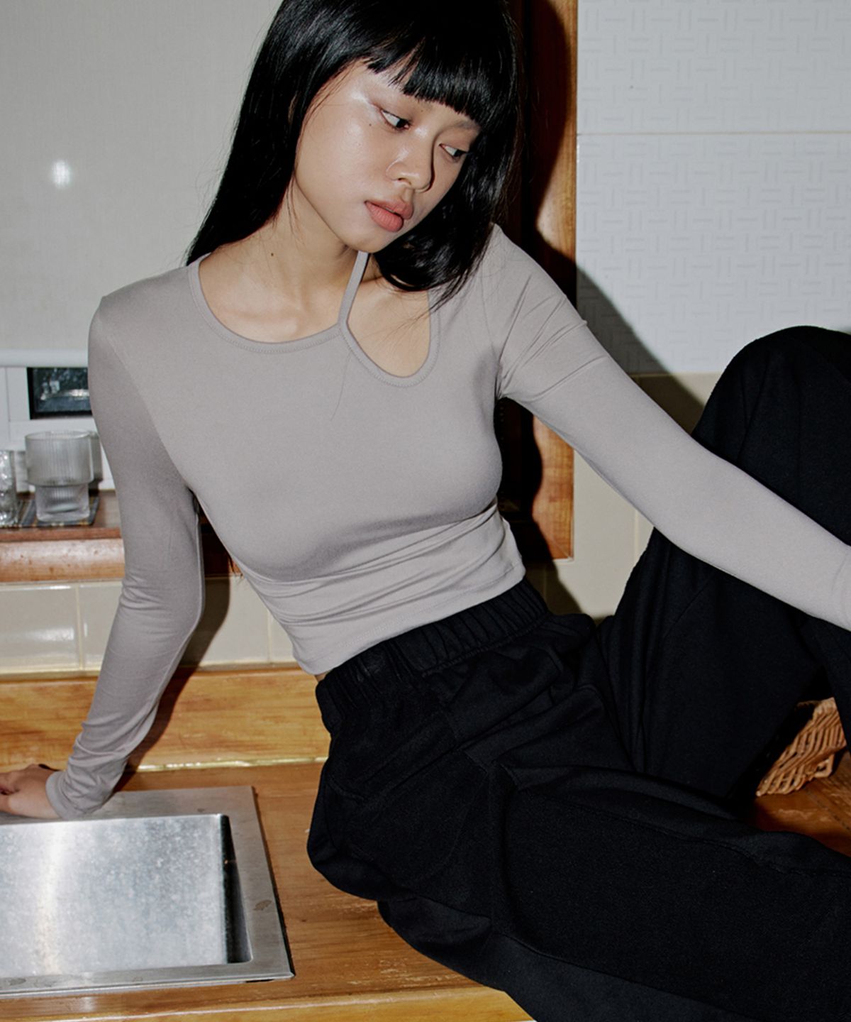 탑걸(TOPGIRL) COLLARBONE CUTOUT LONG SLEEVE TOP_T326TP102