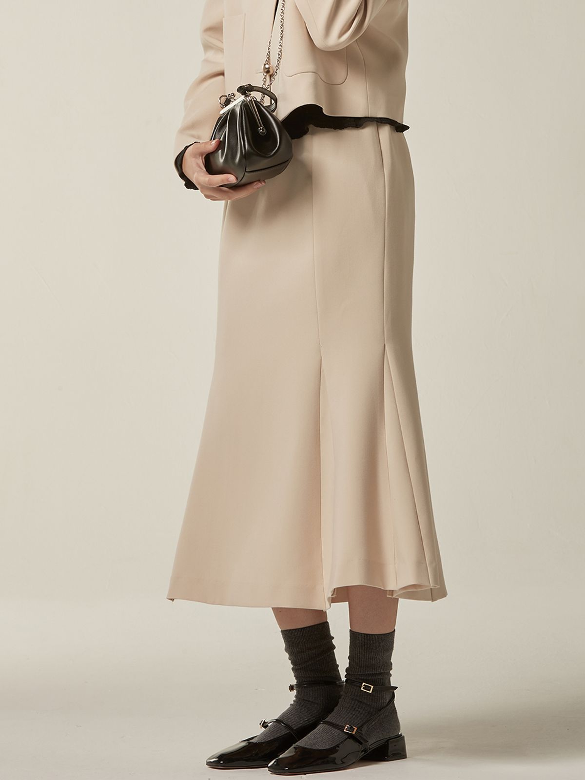 비뮤즈맨션(BEMUSE MANSION) Maret mermaid skirt - Cream beige