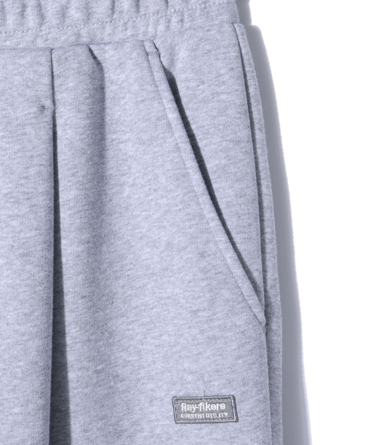 레이피커스(RAYFIKERS) 와펜 로고 와이드 원턱 스웨트 팬츠 MELANGE GREY (MO6PU181-097)