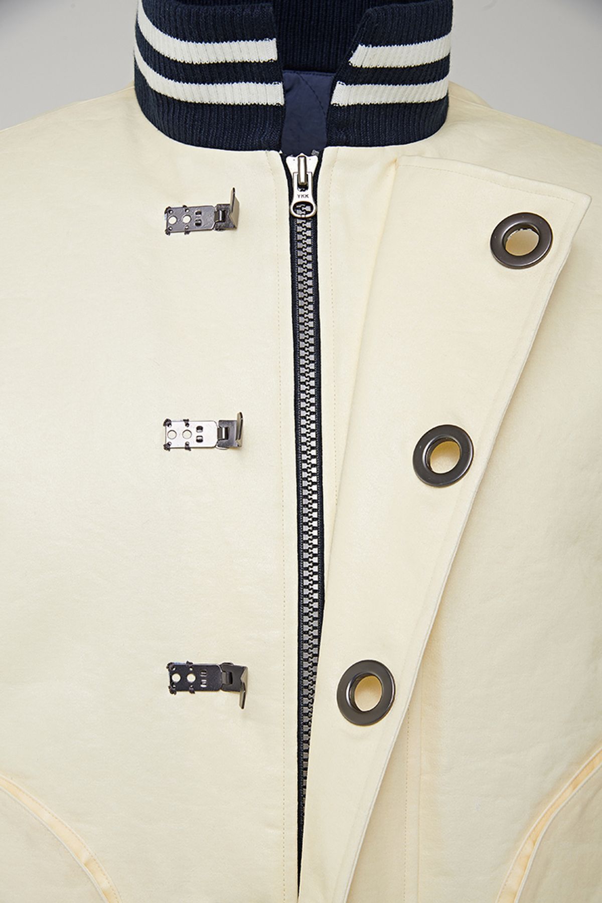 발로렌(VALOREN) Casting Eyelet Padding Blouson