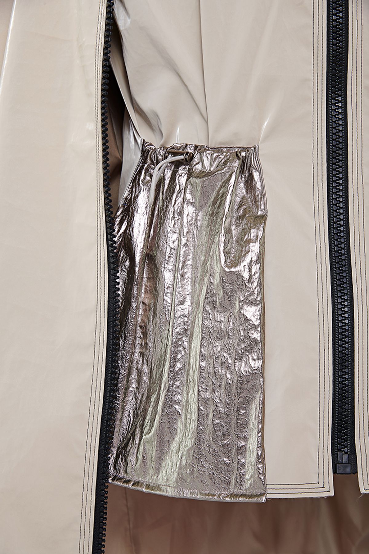 발로렌(VALOREN) Single Zipper Technical Coat