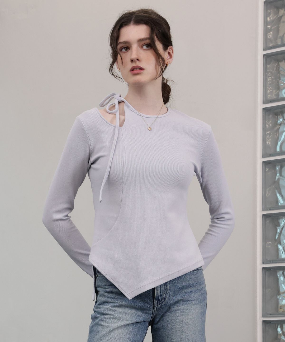 러브참(LOVECHARM) [셀리나 컷아웃 리본 니트 탑_스카이] Celina Cut-out Ribbon Knit Top_Sky