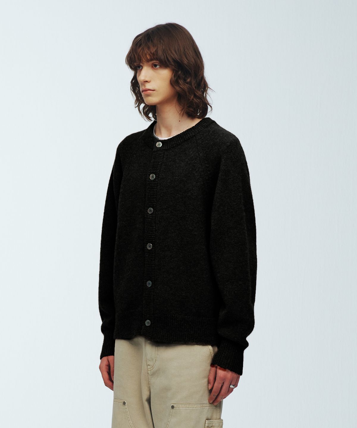 니티드(KNITTED) 쉐기독 울 100 라운드 가디건 BLACK
