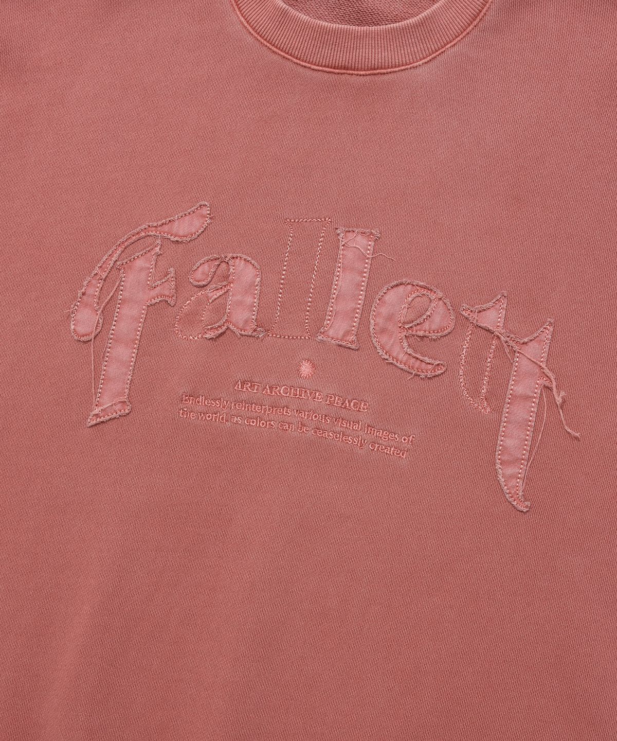 팔렛(FALLETT) 아플리케 로고 피그먼트 맨투맨 핑크