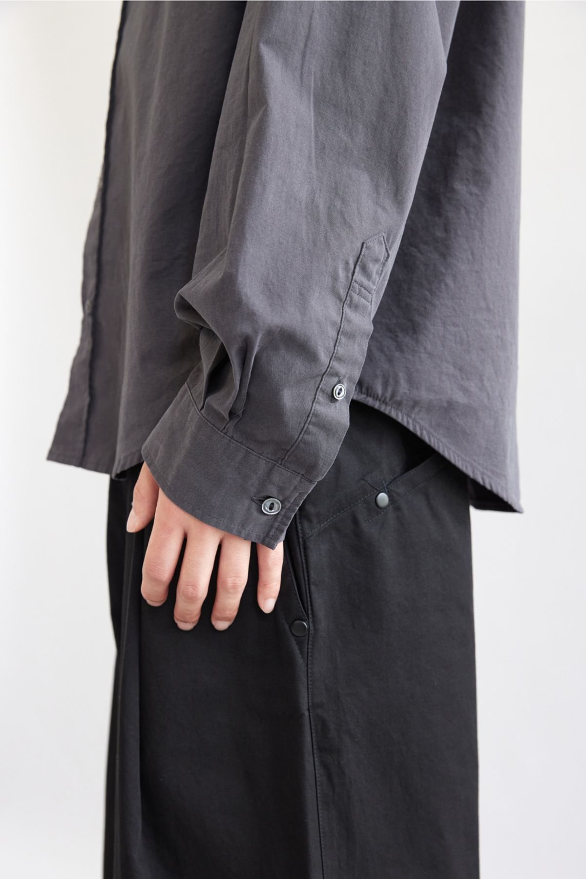 해칭룸(HATCHINGROOM) Out Button Shirt Charcoal
