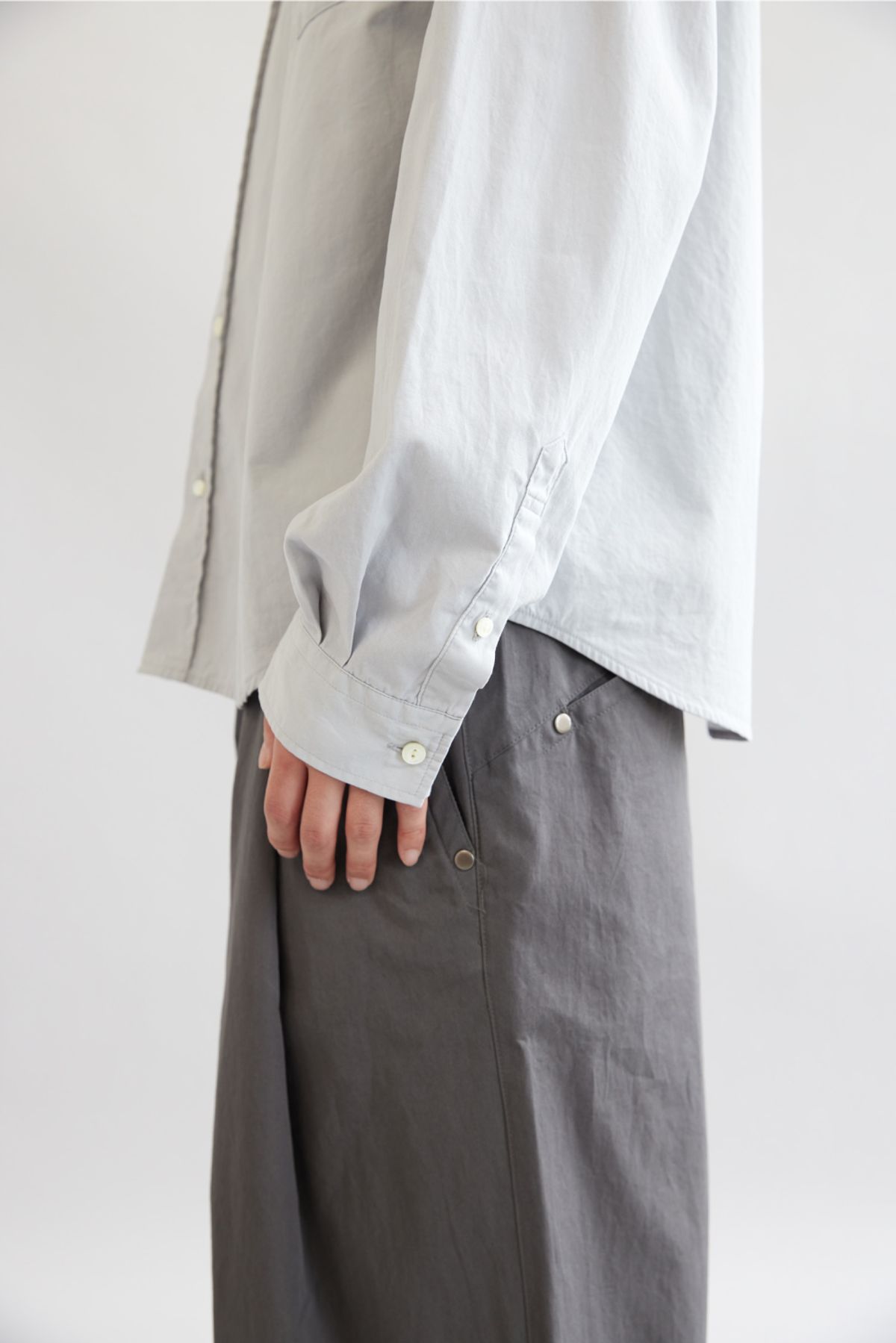 해칭룸(HATCHINGROOM) Out Button Shirt Silver