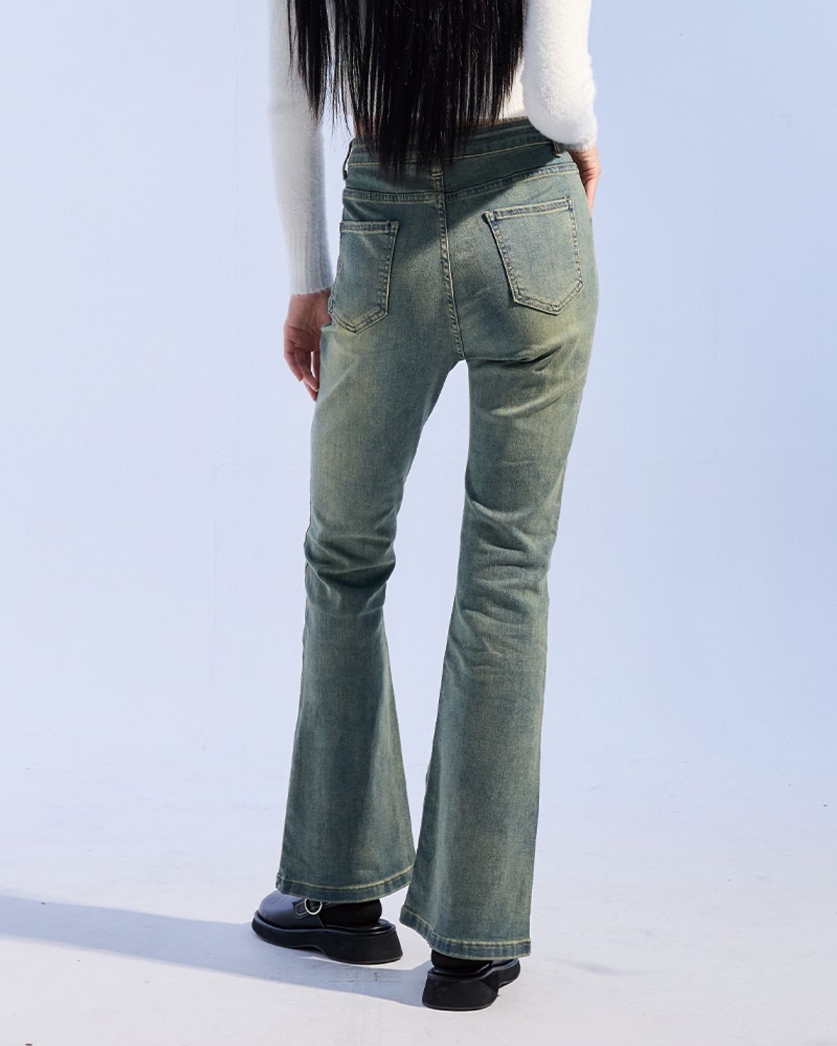 모아(MOAA) 워시드 데님 부츠컷 (JEAN BLUE)