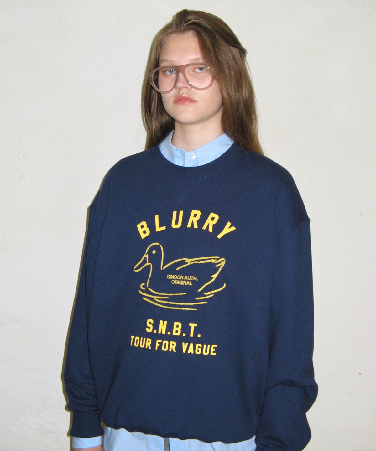 시눈(SINOON) BLURRY DUCK SWEATSHIRT (NAVY)