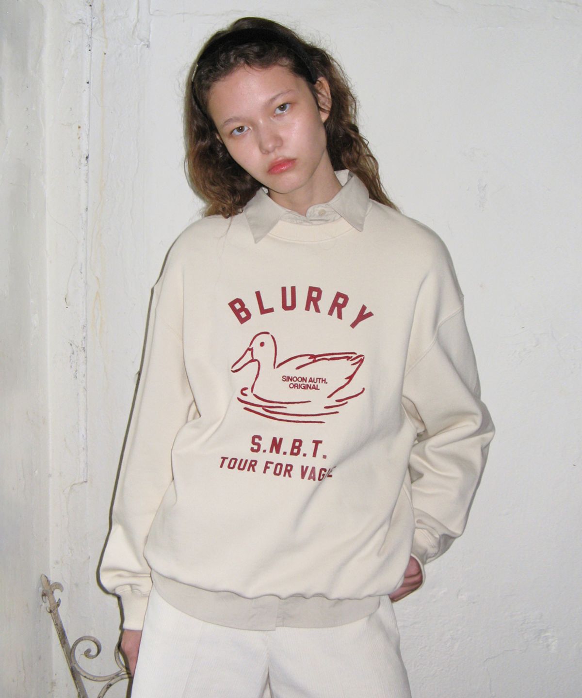 시눈(SINOON) BLURRY DUCK SWEATSHIRT (IVORY)