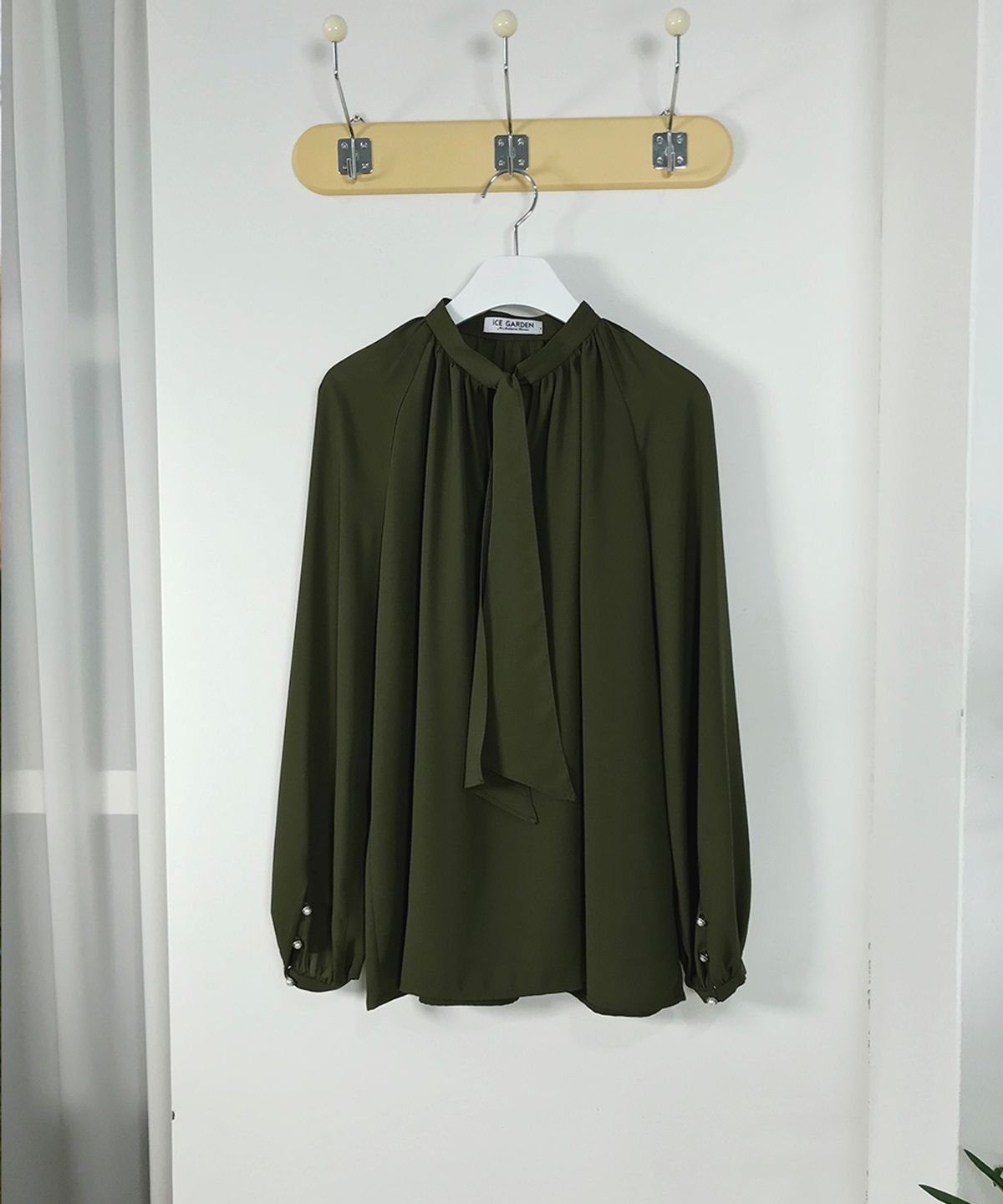 아이스가든에이오공팔(ICE GARDEN A.508) Raglan Sleeve Scarf Blouse