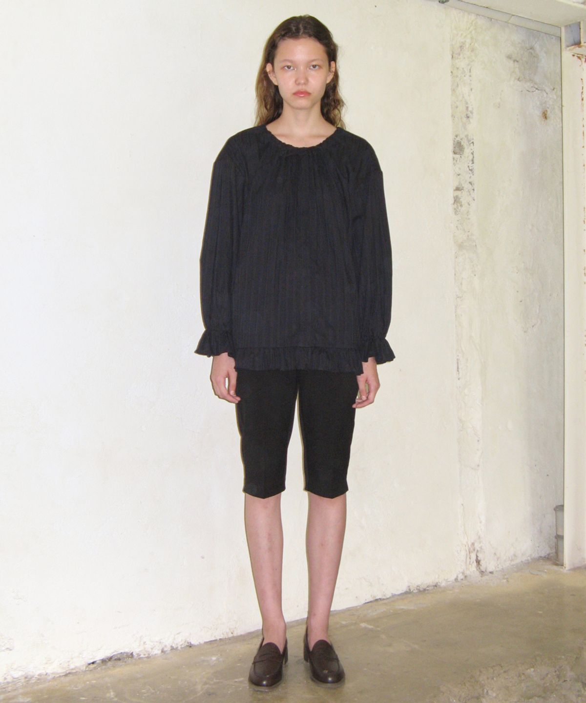 시눈(SINOON) PUFF SHIRRING STRIPE BLOUSE (BLACK)