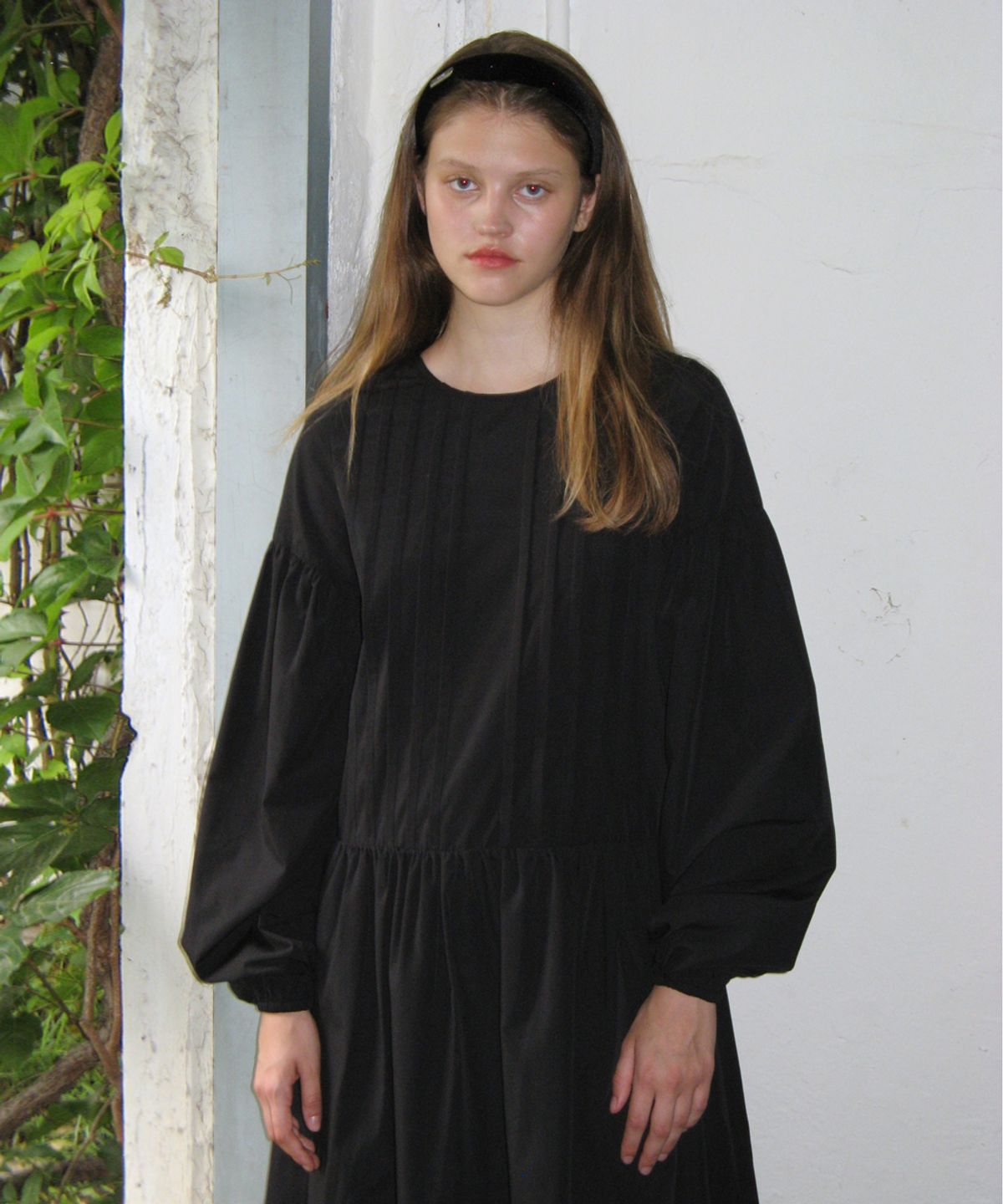 시눈(SINOON) TUCK SHIRRING DRESS (BLACK)