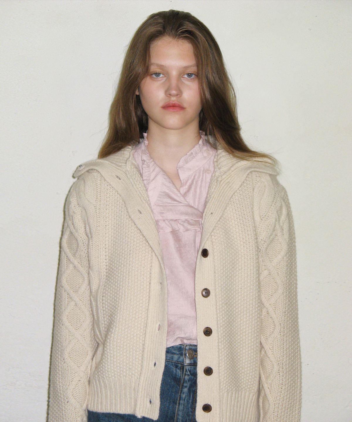시눈(SINOON) CABLE COLLAR CARDIGAN (IVORY)