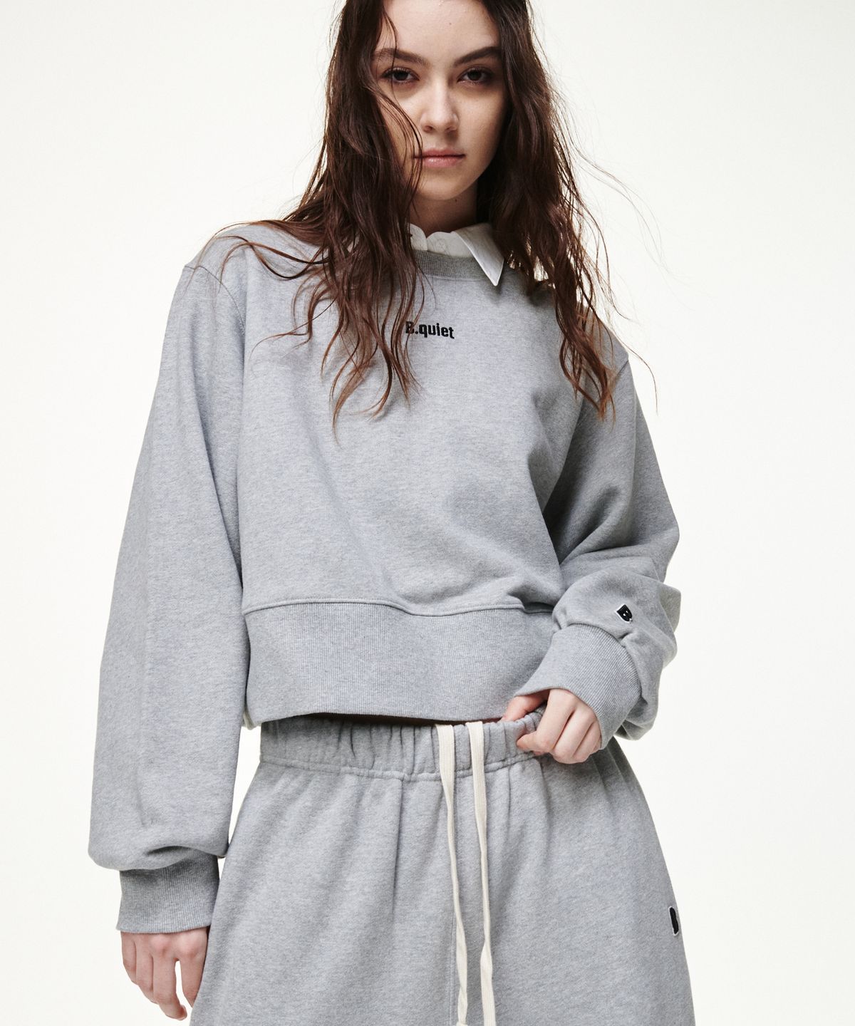 비콰이엇(B QUIET) CROPPED SWEATSHIRT_MELANGE GRAY