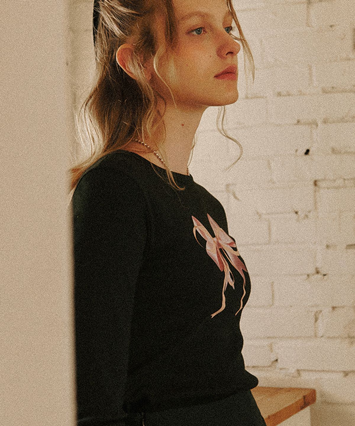 론론(RONRON) DOUBLE RIBBON SLIM CROP LONG SLEEVE BLACK
