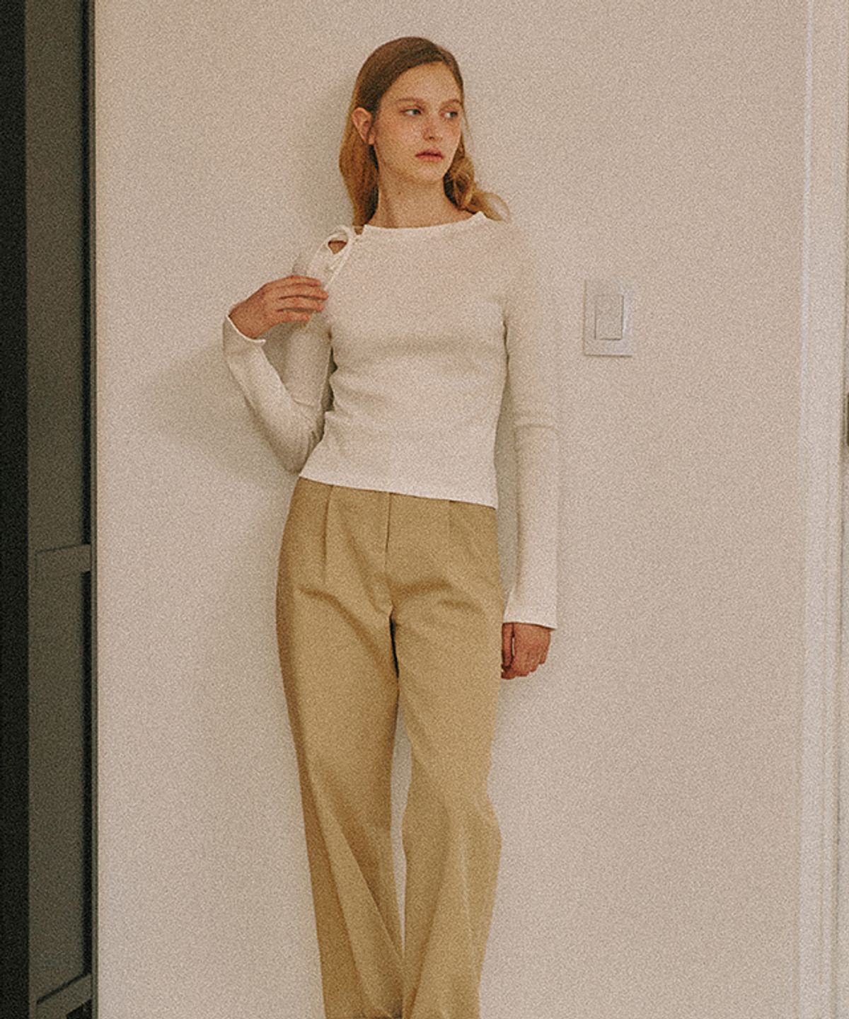 론론(RONRON) SIDE RIBBON BOW LONG SLEEVE IVORY